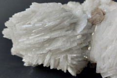 85-Cleavelandite